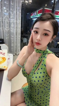 金牛骚老师用奶夹嘴巴嗦爽麻了