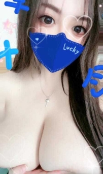 南山玥玥奶子鲜嫩奶头小小的